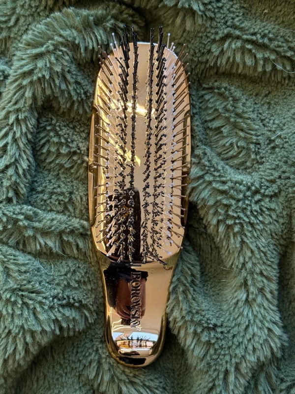Scalp brush Borovsky mini gold Mała szczotka do pielęgnacji włosów i skóry głowy złota.jpg