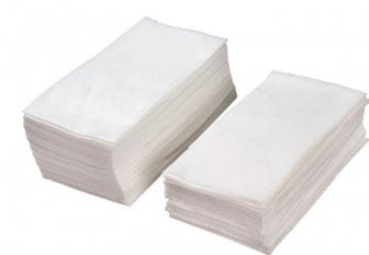 Ręcznik fryzjerski jednorazowy z fizeliny 70x50cm